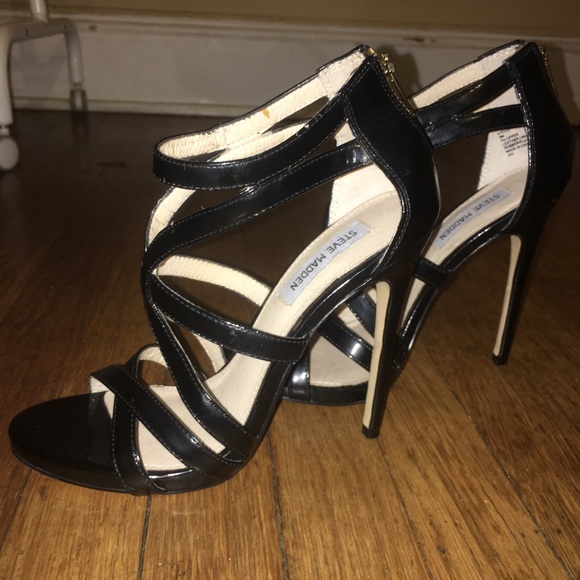 Black Steve Madden Heel - Picture 2 of 2